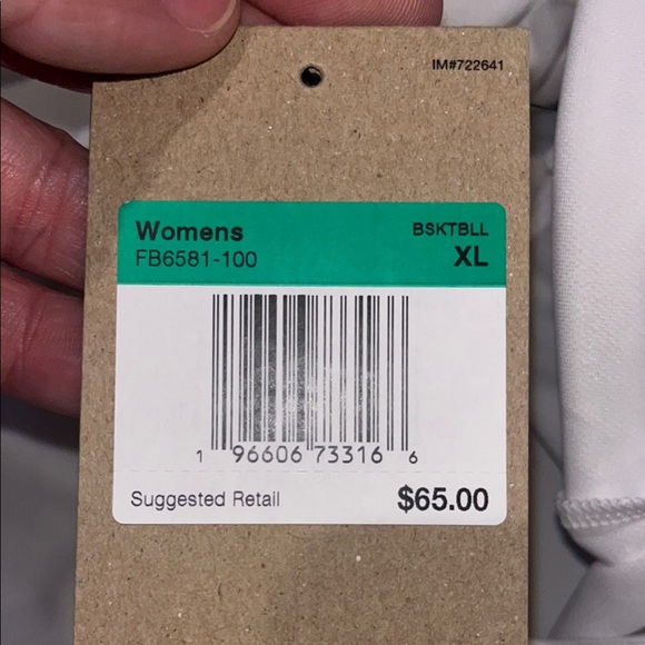 Women’s Charlotte Hornets White Polo Shirt NWT Womens XL - Picture 5 of 6